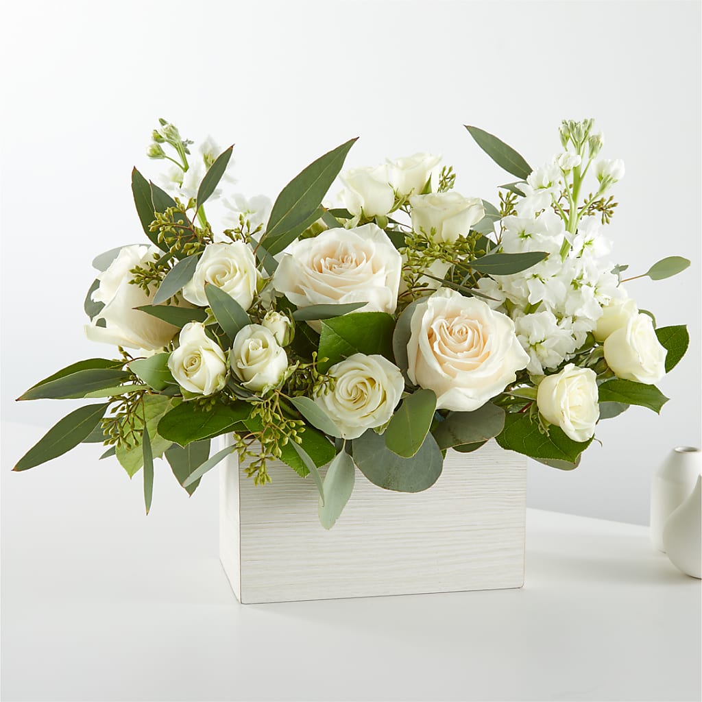 Fresh Linen Box Bouquet – BRICK HOUSE FLORIST & GIFTS, Staunton IL