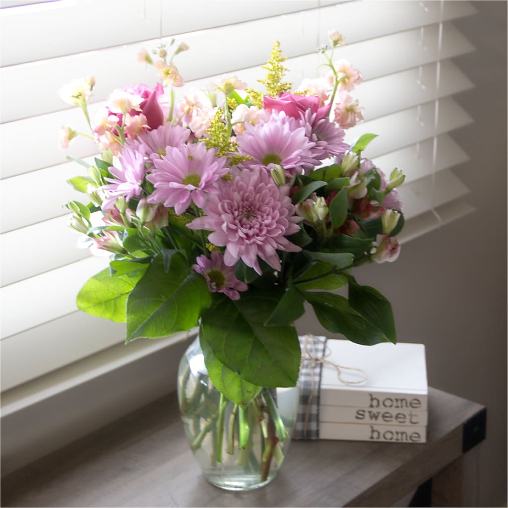 Pastel Tradition - A Florist Original – BRICK HOUSE FLORIST & GIFTS, Staunton IL