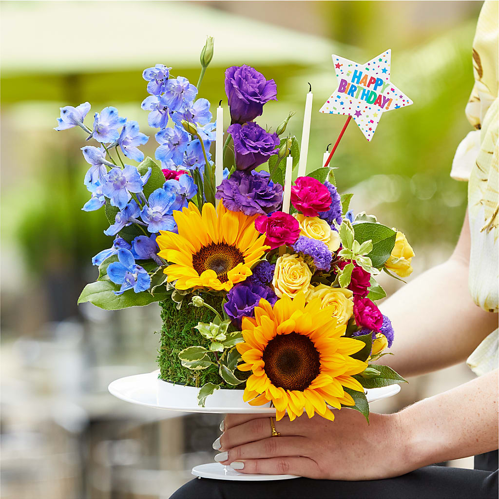 Star of the Day Floral Cake – BRICK HOUSE FLORIST & GIFTS, Staunton IL