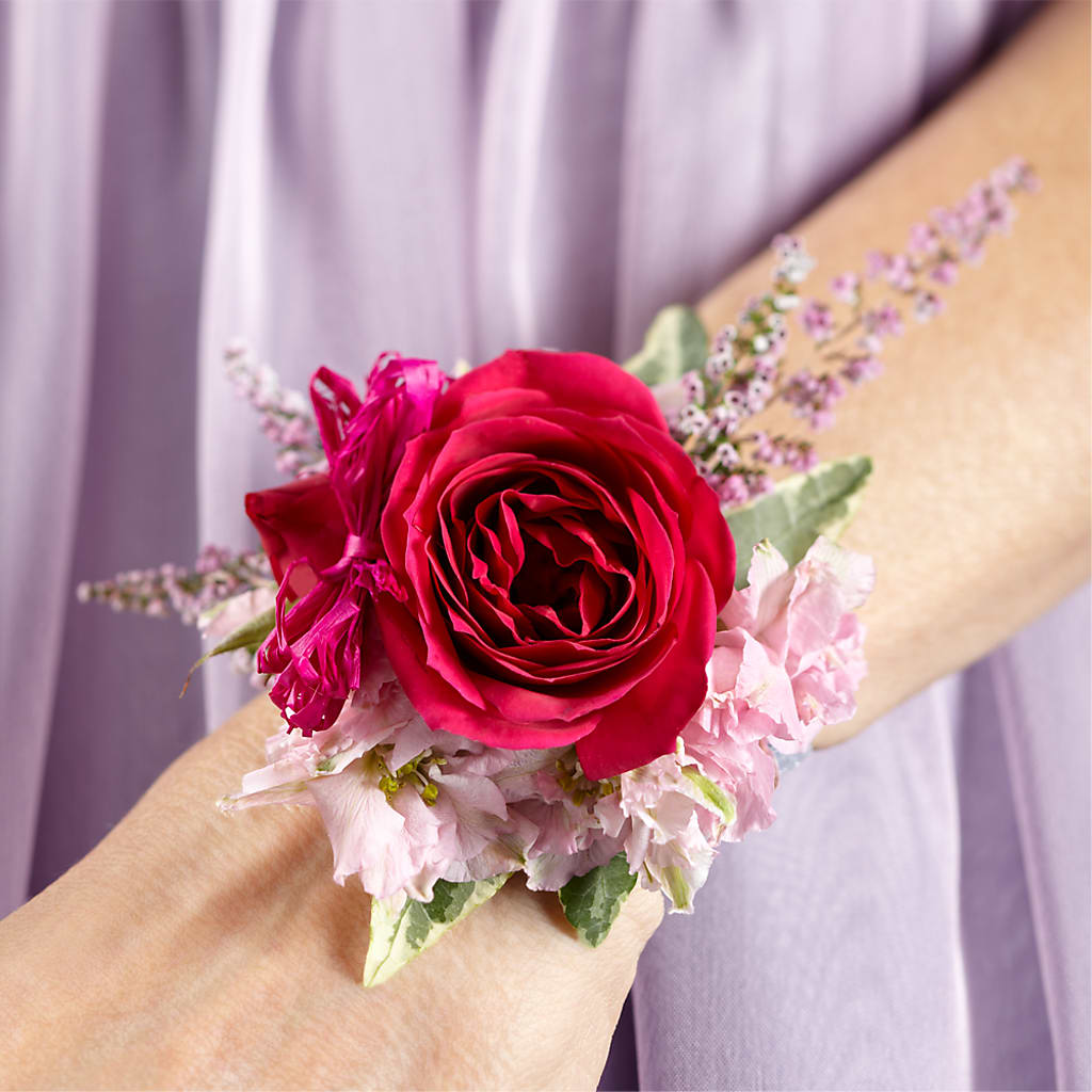 Rose Charm Corsage – BRICK HOUSE FLORIST & GIFTS, Staunton IL