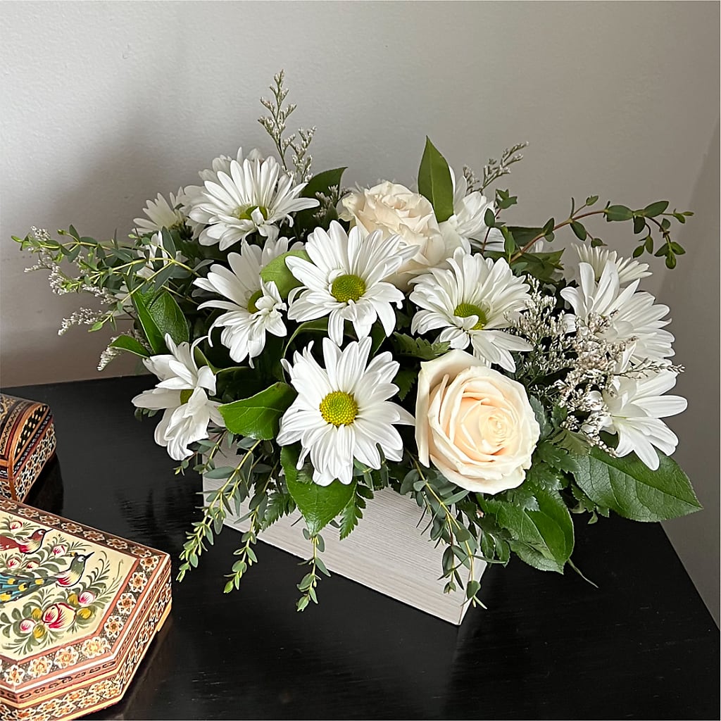 Fresh Linen Box Bouquet – BRICK HOUSE FLORIST & GIFTS, Staunton IL