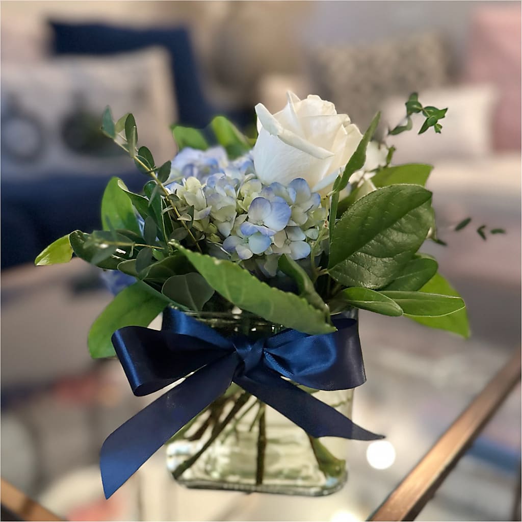 Sky Blue Delight Bouquet – BRICK HOUSE FLORIST & GIFTS, Staunton IL