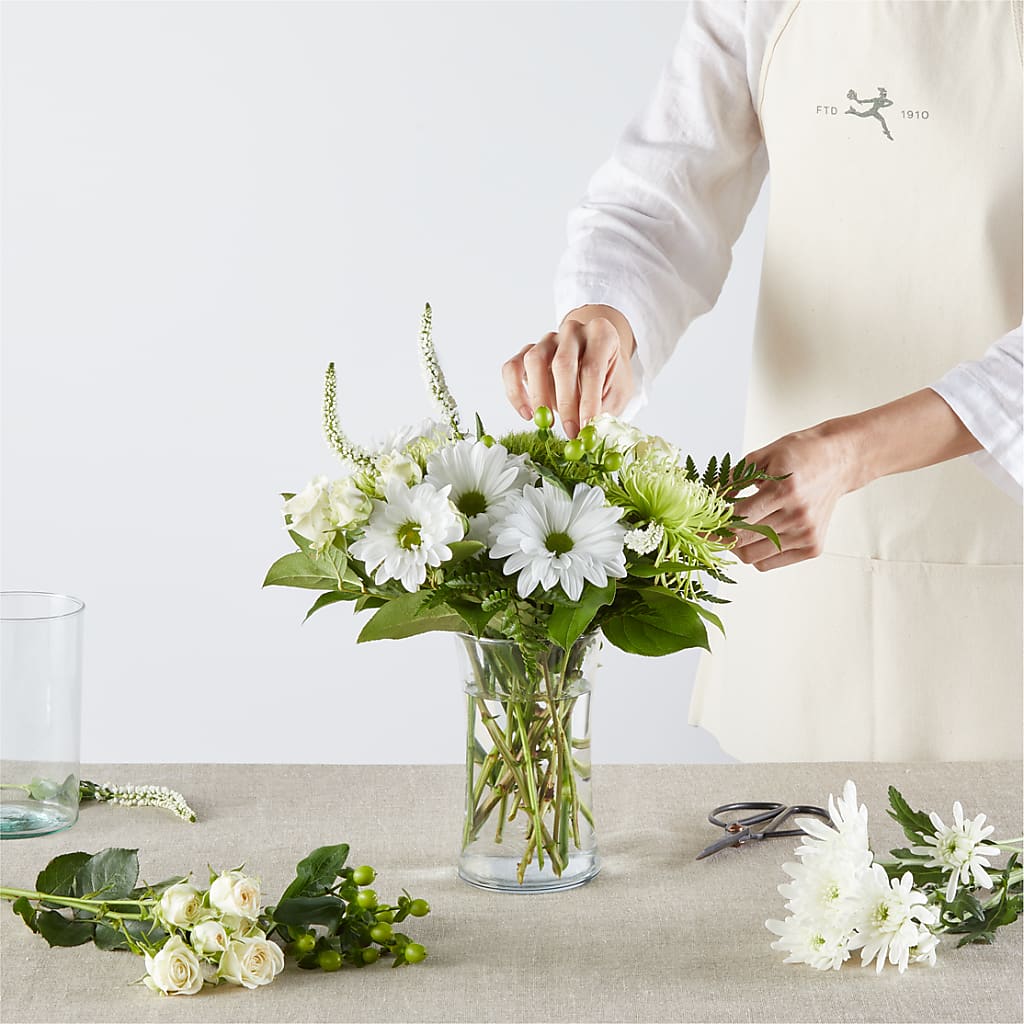 Irish Garden - A Florist Original – BRICK HOUSE FLORIST & GIFTS, Staunton IL