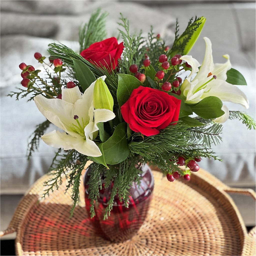 Evergreen Delight Bouquet – BRICK HOUSE FLORIST & GIFTS, Staunton IL